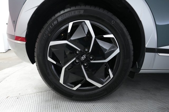 2024 Hyundai IONIQ 5 — photo 17 of 24