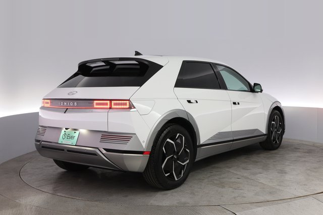 2024 Hyundai IONIQ 5 — photo 2 of 24