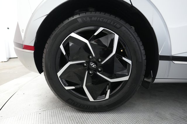 2024 Hyundai IONIQ 5 — photo 17 of 24