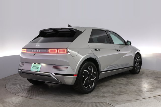 2024 Hyundai IONIQ 5 — photo 8 of 21