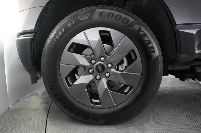 2024 Ford F-150 Lightning — photo 9 of 15