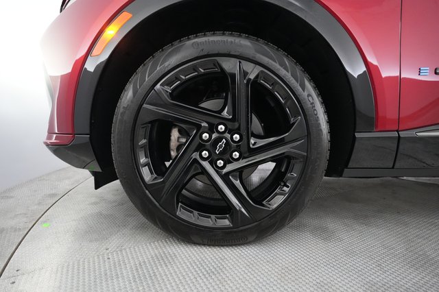 2024 Chevrolet Equinox EV — photo 15 of 23