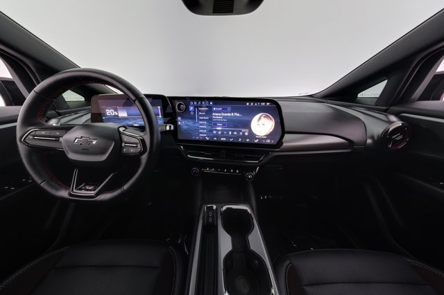 2024 Chevrolet Equinox EV — photo 21 of 23