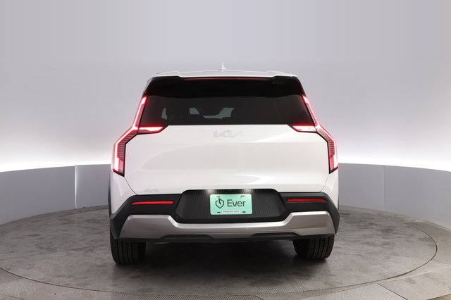 2024 Kia EV9 — photo 12 of 23