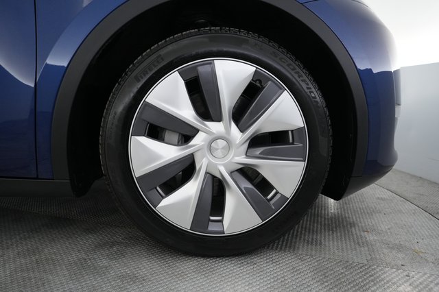 2024 Tesla Model Y — photo 16 of 20