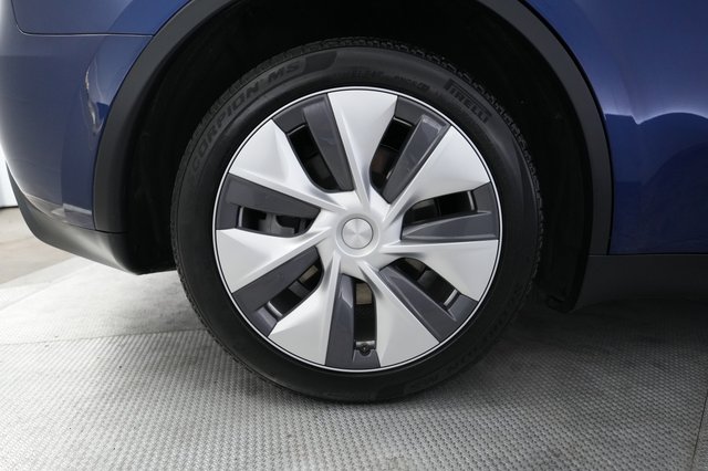 2024 Tesla Model Y — photo 17 of 20