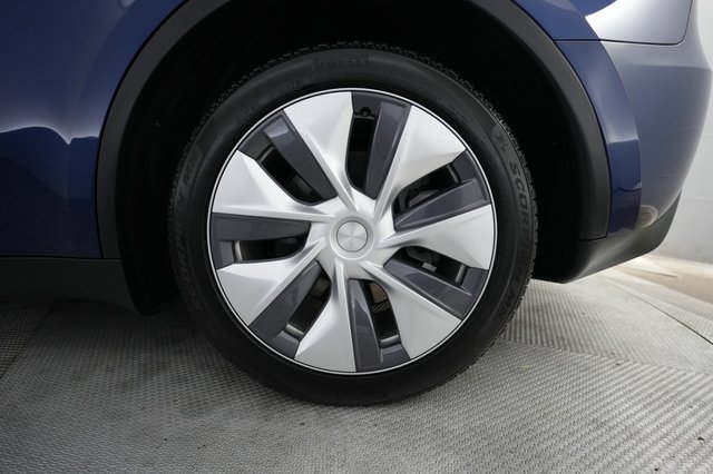2024 Tesla Model Y — photo 7 of 20