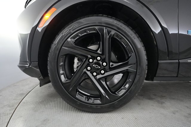 2025 Chevrolet Equinox EV — photo 15 of 20
