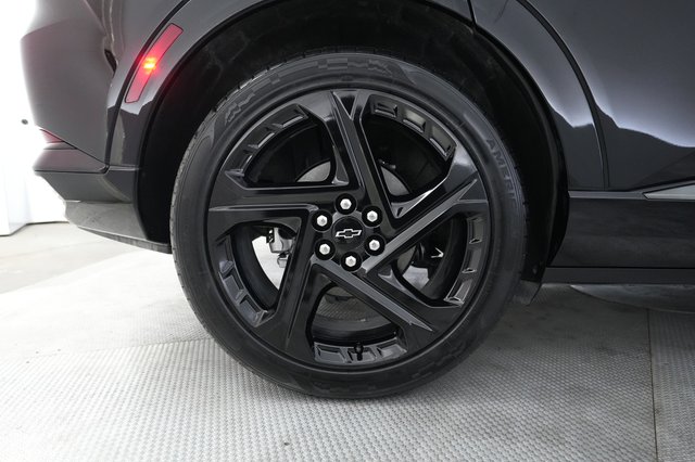 2025 Chevrolet Equinox EV — photo 17 of 20