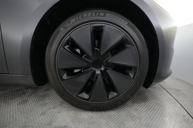 2025 Tesla Model 3 — photo 16 of 25