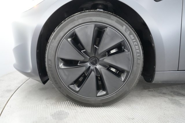 2025 Tesla Model 3 — photo 15 of 25