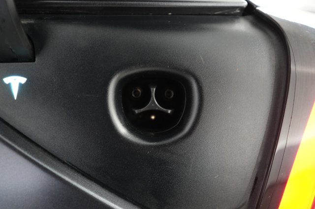 2025 Tesla Model 3 — photo 8 of 25