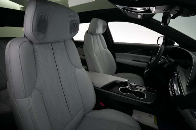 2023 Cadillac LYRIQ — photo 18 of 20