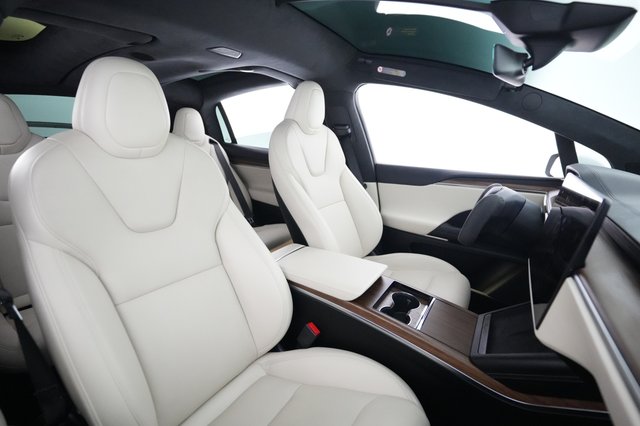 2023 Tesla Model X — photo 18 of 23