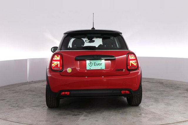2023 MINI Cooper SE — photo 12 of 20