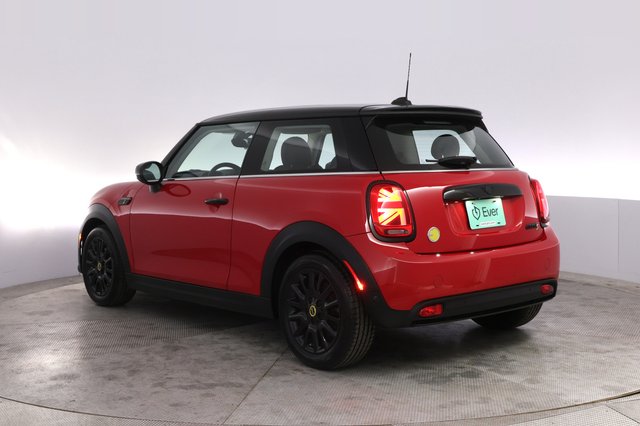 2023 MINI Cooper SE — photo 13 of 20