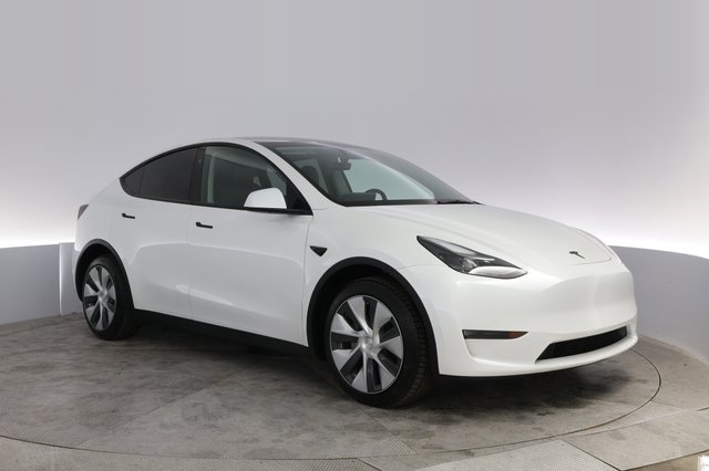 2024 Tesla Model Y — photo 10 of 21