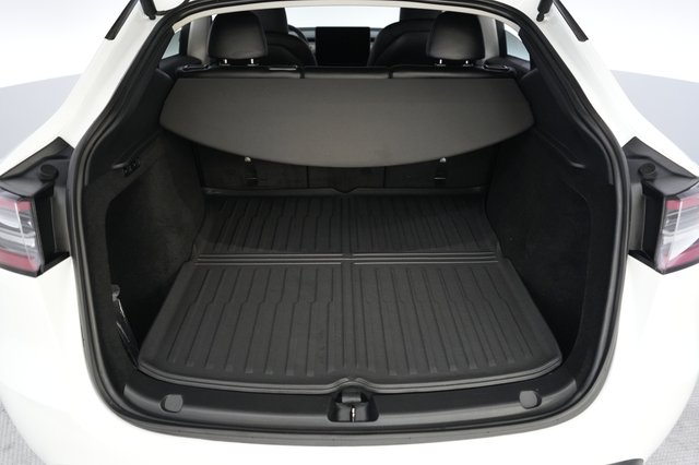 2024 Tesla Model Y — photo 6 of 21