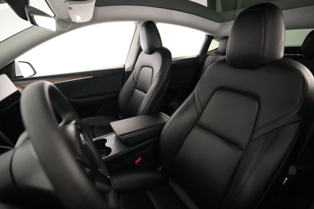 2024 Tesla Model Y — photo 3 of 21
