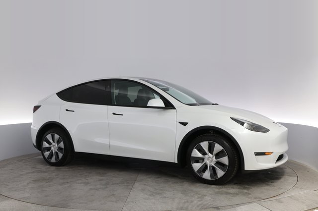 2024 Tesla Model Y — photo 11 of 21