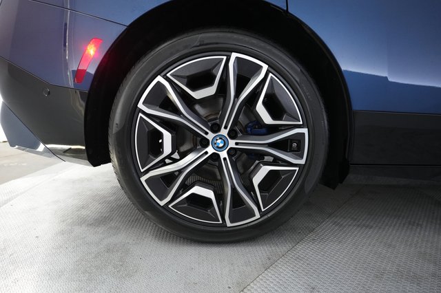2024 BMW iX — photo 17 of 21