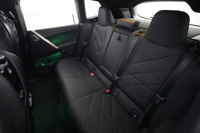 2024 BMW iX — photo 19 of 21