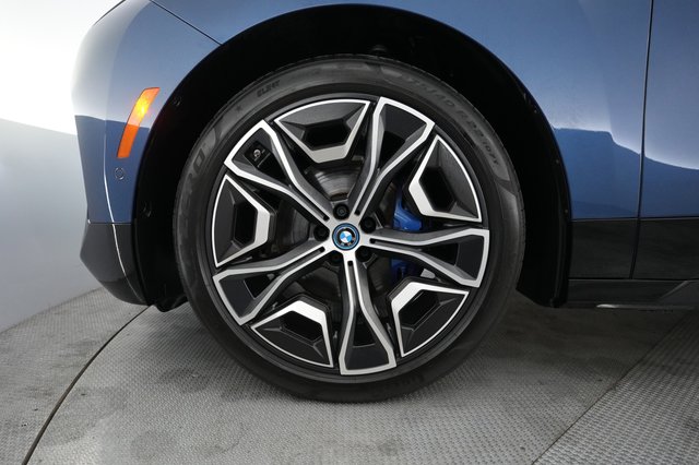 2024 BMW iX — photo 15 of 21