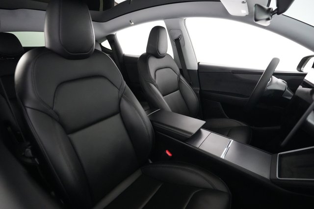 2026 Tesla Model Y — photo 18 of 24