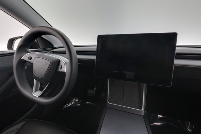 2026 Tesla Model Y — photo 20 of 24