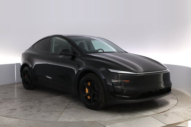 2026 Tesla Model Y — photo 10 of 24