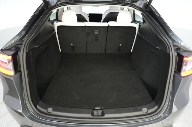 2023 Tesla Model Y — photo 6 of 24