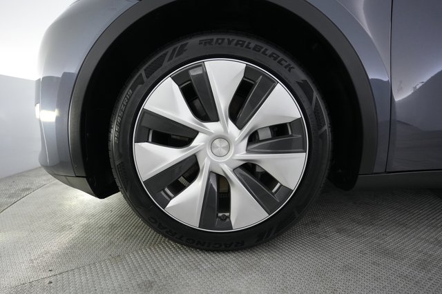 2023 Tesla Model Y — photo 15 of 24