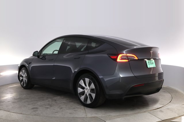 2023 Tesla Model Y — photo 13 of 24