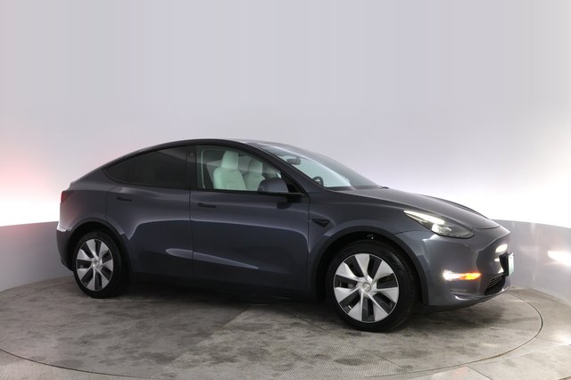 2023 Tesla Model Y — photo 11 of 24
