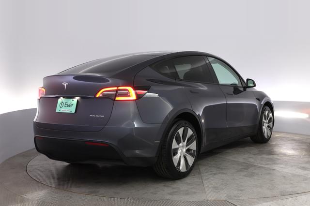 2023 Tesla Model Y — photo 2 of 24