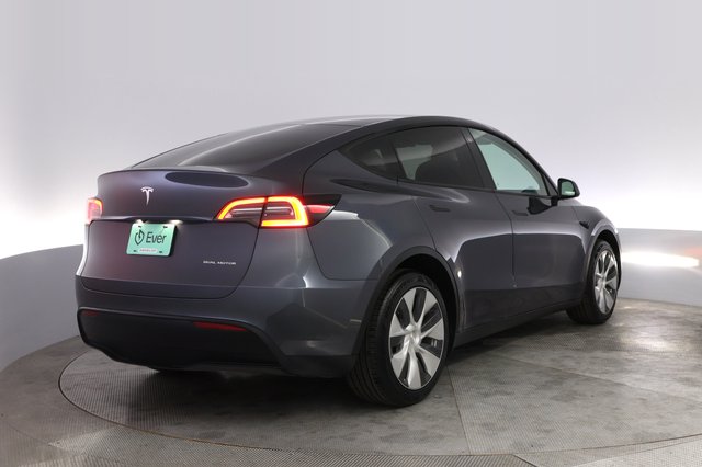 2023 Tesla Model Y — photo 2 of 24