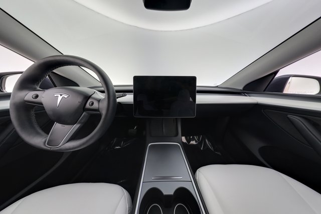 2023 Tesla Model Y — photo 21 of 24
