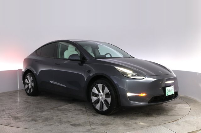 2023 Tesla Model Y — photo 10 of 24