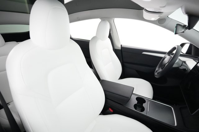 2023 Tesla Model Y — photo 18 of 24