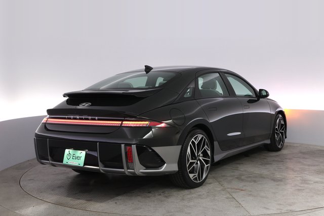 2024 Hyundai IONIQ 6 — photo 2 of 21