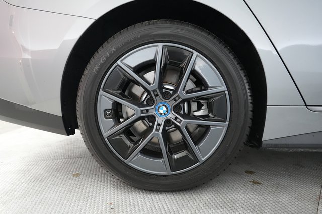 2024 BMW i4 — photo 17 of 20