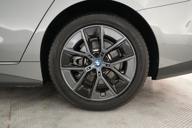 2024 BMW i4 — photo 7 of 20
