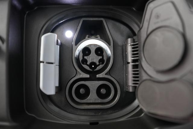 2024 BMW i4 — photo 8 of 20