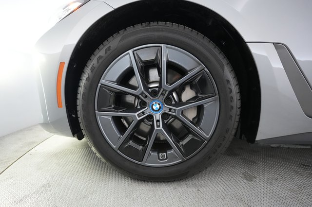 2024 BMW i4 — photo 15 of 20