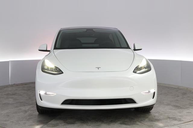2023 Tesla Model Y — photo 9 of 21