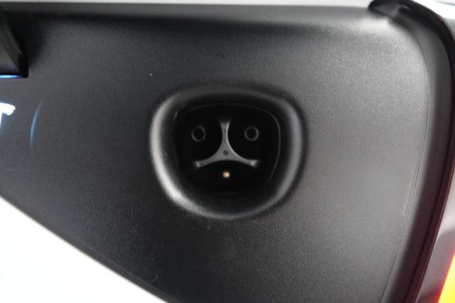 2023 Tesla Model Y — photo 8 of 21