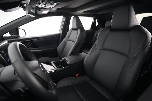 2023 Subaru Solterra — photo 3 of 26