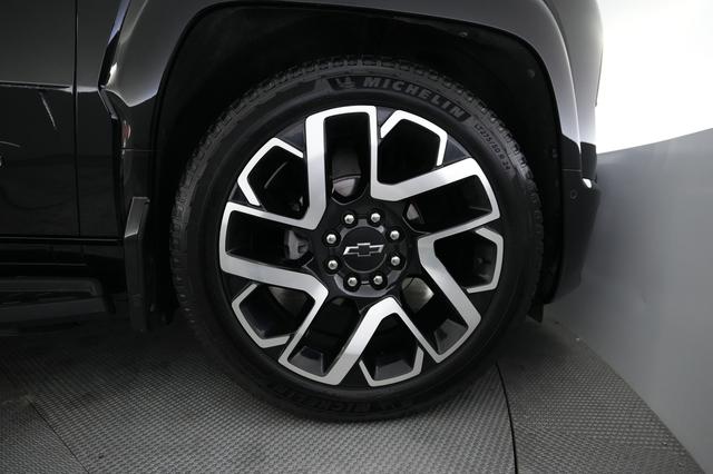 2024 Chevrolet Silverado EV — photo 10 of 24