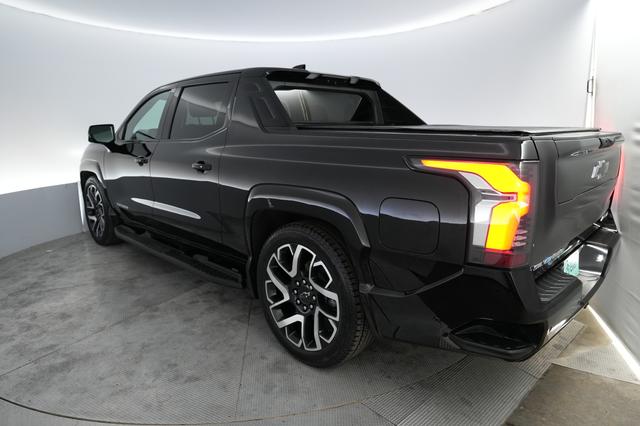 2024 Chevrolet Silverado EV — photo 2 of 24