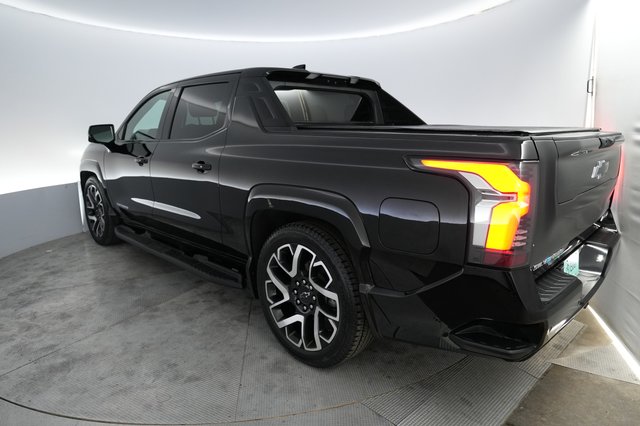 2024 Chevrolet Silverado EV — photo 2 of 24